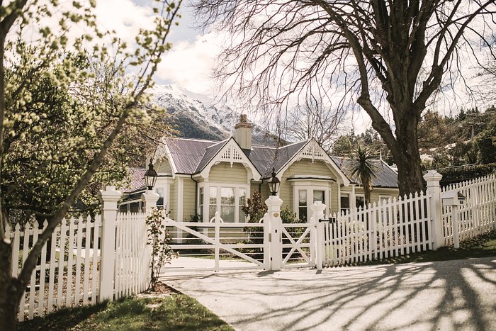 Shopping in Queenstown: From Decadent to Divine