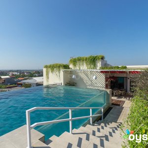 Rooftop pool 