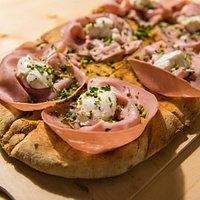 Pizze speciali servite in pala