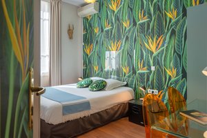 Room & Suite