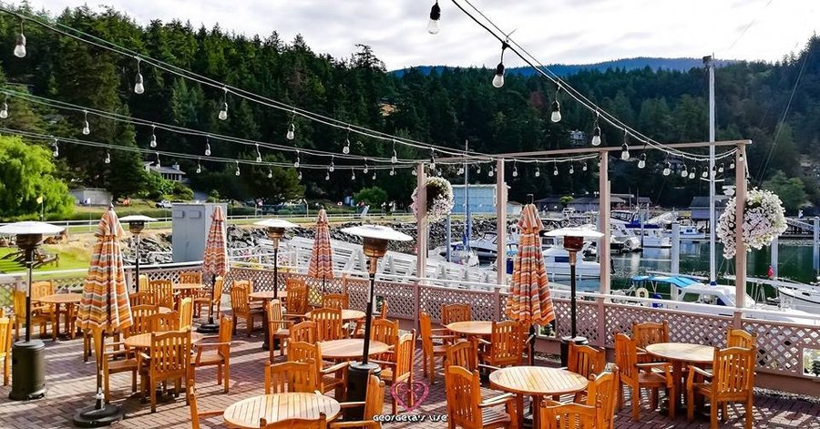 Cascade Bay Grill seating