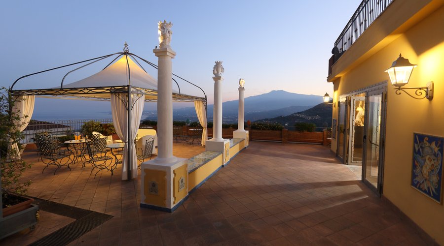 Hotel entrance and bar terrace with stunning panorama