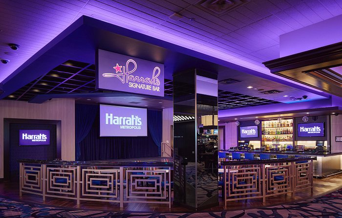 Harrah's Metropolis Signature Bar - Enjoy live entertainment each weekend while unwinding with your friends!