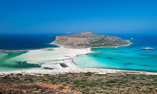 La Laguna di Balos, sull'isola di Creta, è una delle spiagge più famose e più amate dai viaggiatori di tutto il mondo. E' una lingua di spiaggia bianca che si protende nel mare turchese e che unisce il promontorio di Corico a Capo Tigani, nella parte nord-occidentale dell'isola. Chi non vorrebbe trovarsi già lì?