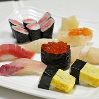 板長厳選のネタと昆布と赤酢のまろやかなすし酢の自慢の酢飯に握りすし