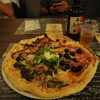 My customised half-and-half pizza!