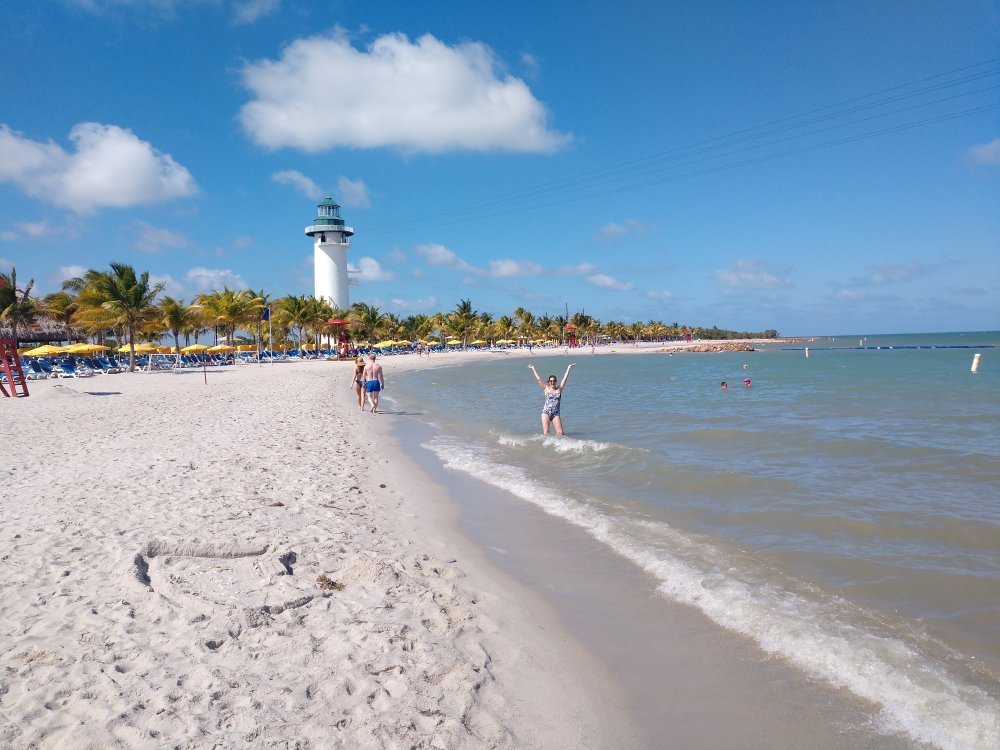 Harvest Caye Norwegian Cruise Line Terminal Bar or Lounge: Pictures ...