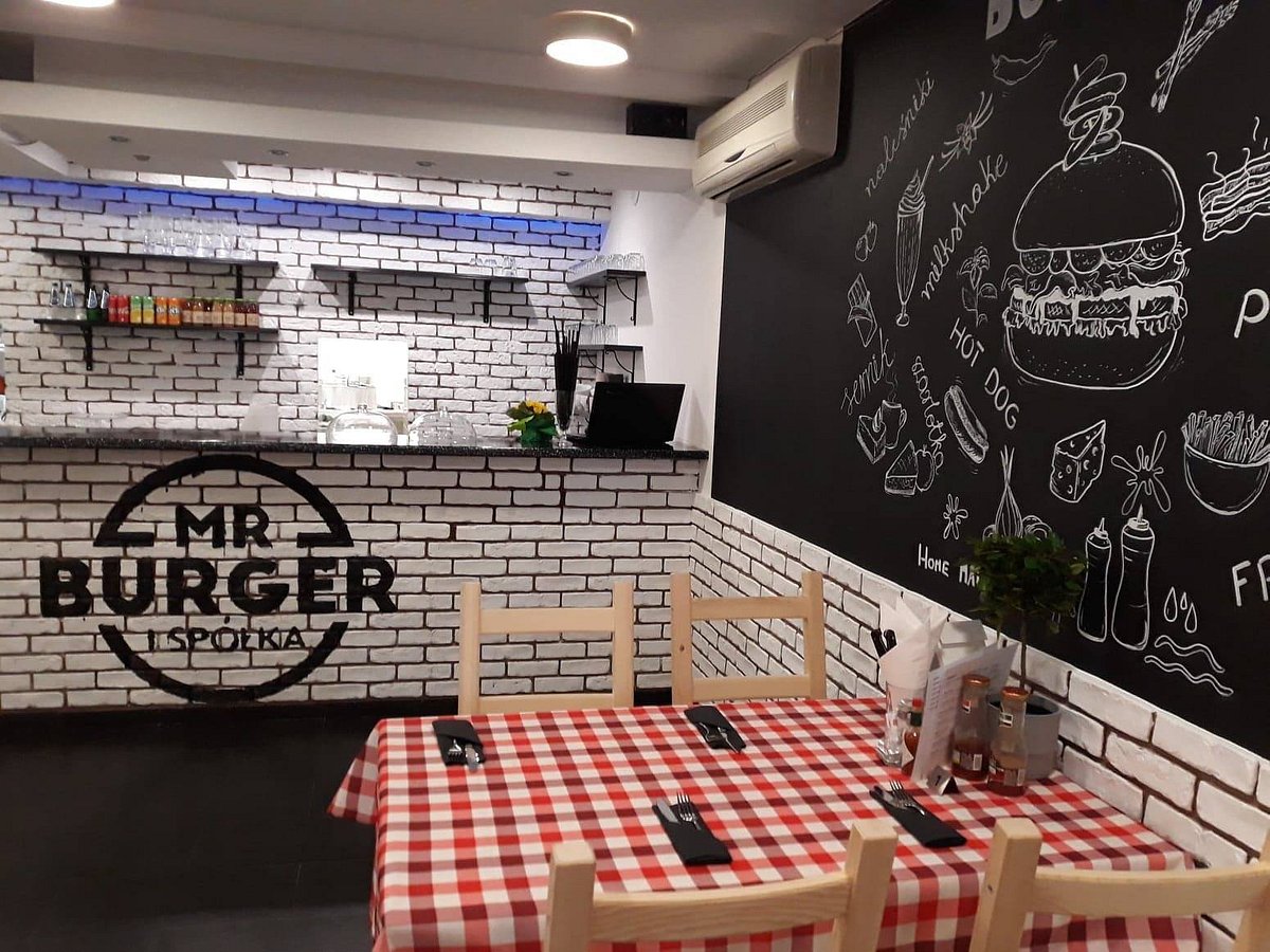 Mr burger. Mr Burger кафе. Mr Burger Псыж. Отделка фасадов Мистер бургер. Мистер бургер логотип.