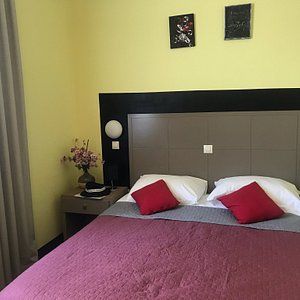 Amfiteatar Hotel in Pula, image may contain: Furniture, Bedroom, Cushion, Home Decor