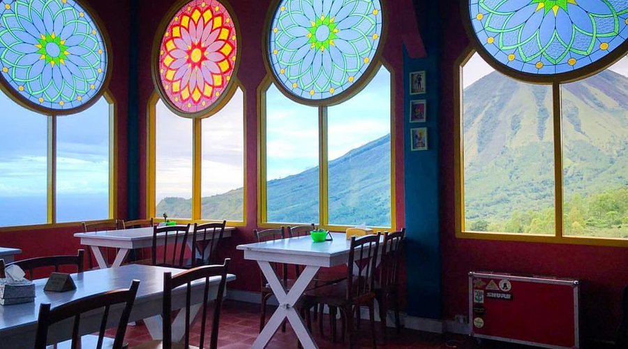 Nice weather today, planning to have an afternoon coffee with your love ones in Heaven's Door? Tips: Ask the waiter for our Bajawa coffee, our world famous local coffee that grows in the area