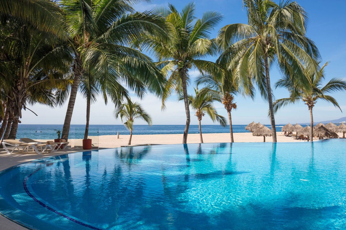 Krystal Puerto Vallarta Hotel Pool Pictures & Reviews - Tripadvisor