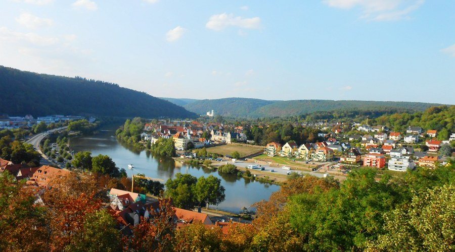 Beautiful river view from Wertheim castle. 從威特海姆城堡眺望的美麗河景。