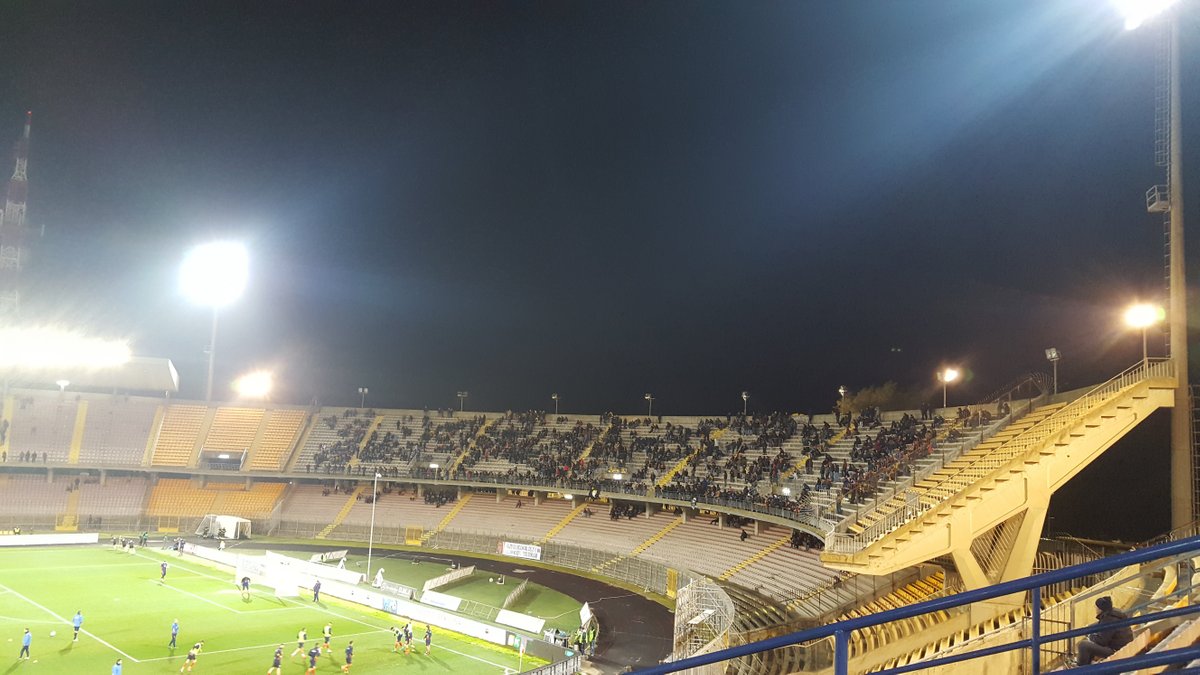 ESTADIO US Lecce durante el partido de fútbol italiano Serie B US Lecce vs  AC Pisa el 25 de abril de 2022 en el Stadio Via del Mare en Lecce, Italia  (Foto