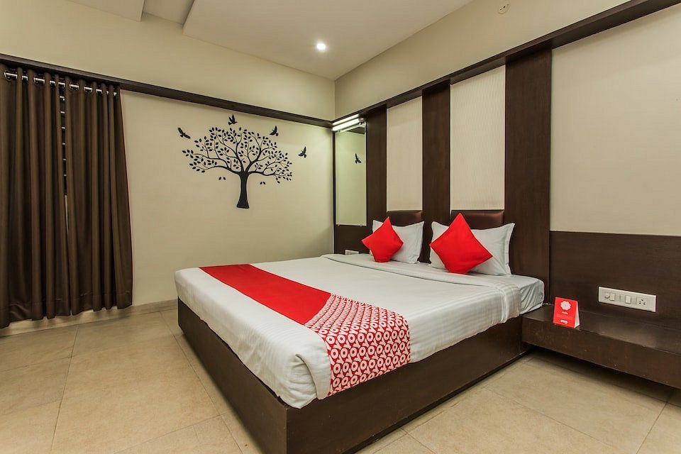 Hotel Bee Town, hotel in Indore