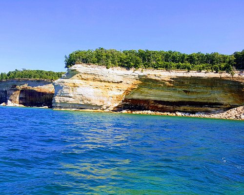 places to visit in munising mi