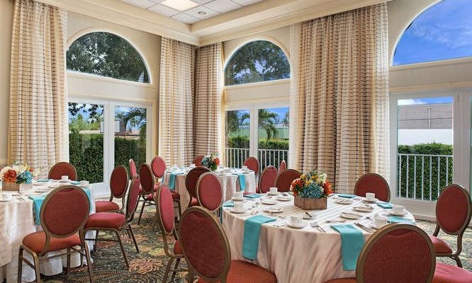 Featuring floor to ceiling windows, the natural light of Areca Palm Meeting Room offers flexible space which is perfect for smaller meetings, breakouts and seminars. Our experienced conference service and audio-visual team works with you to achieve your goals of your event.