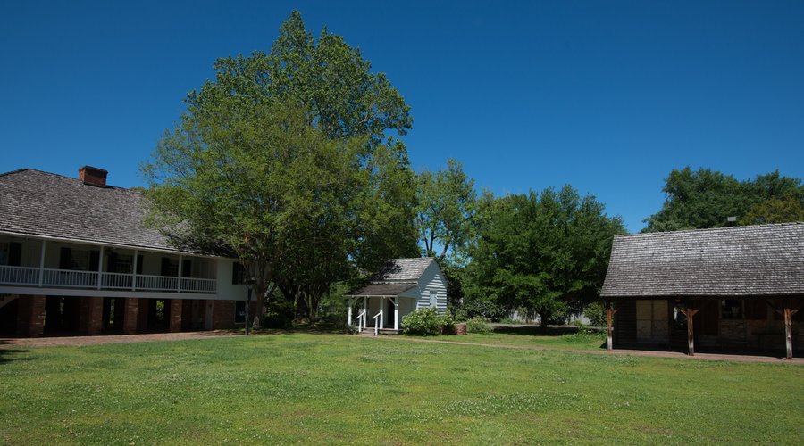 Main House and entrance/ gift shop to the right