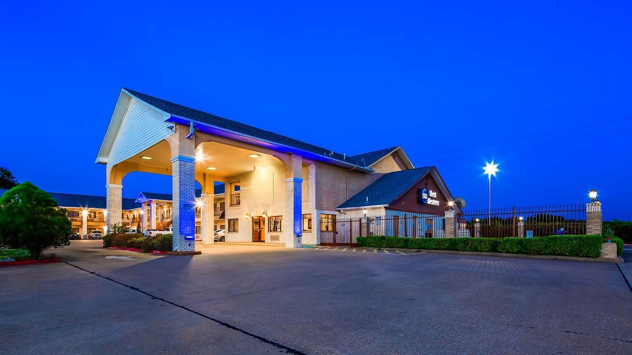 DAYS INN BY WYNDHAM NAVASOTA TX Tarifs 2024   Exterior In The Evening 