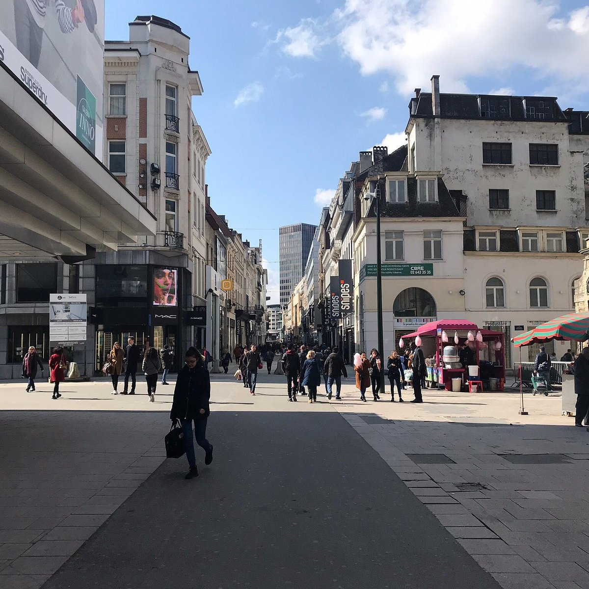 JACK&JONES - City 2 à Bruxelles est un des centres commerciaux plus  complèts et accessibles de la ville. Chacun s'y retrouve.