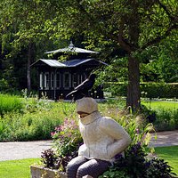 Die Frierende und der Historische Gartenpavillon