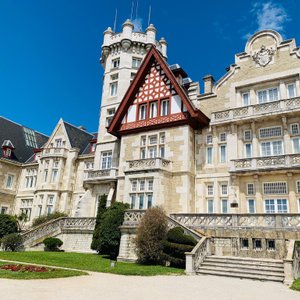 Monumento a Los Raqueros in Santander City Centre - Tours and