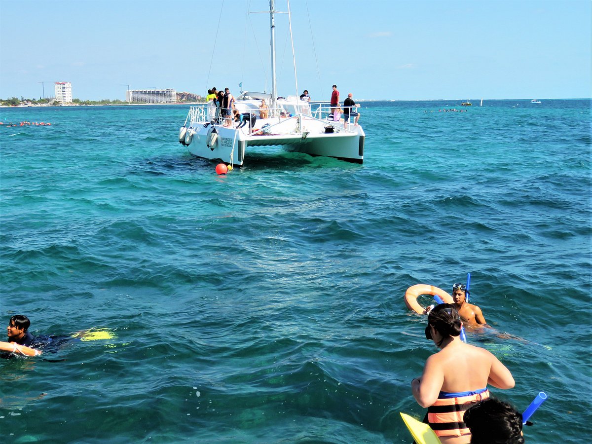 admiral yacht club cancun mexico