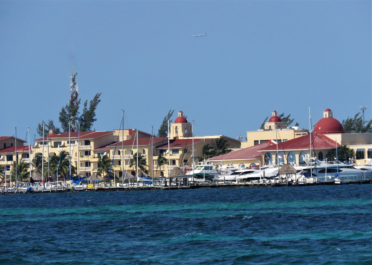 admiral yacht club cancun mexico