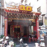 六合一路の武聖殿