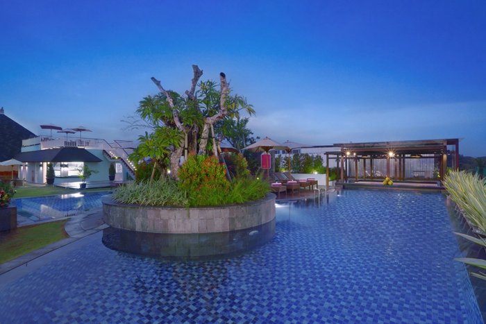 Favehotel Kuta Kartika Plaza Pool: Pictures & Reviews - Tripadvisor