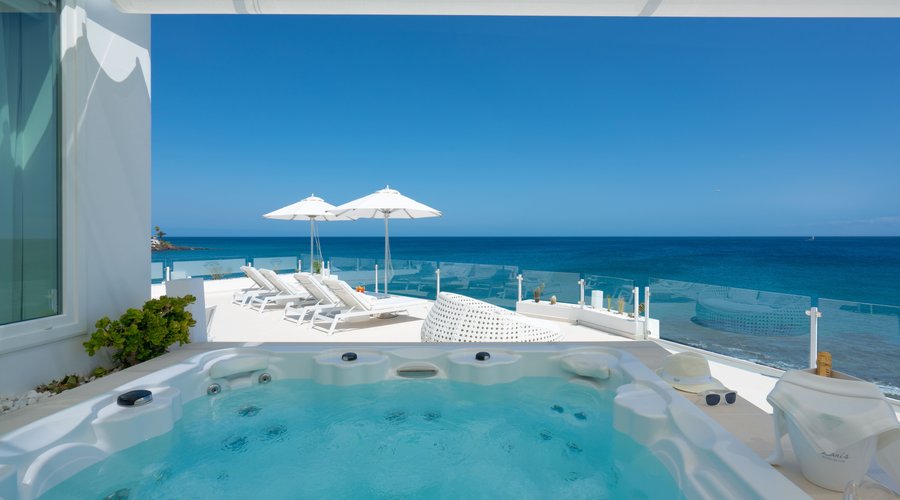Lanis Suite, private terrace and Jacuzzi