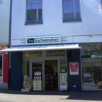 Geschäft an der Straße vom Shopping Center.