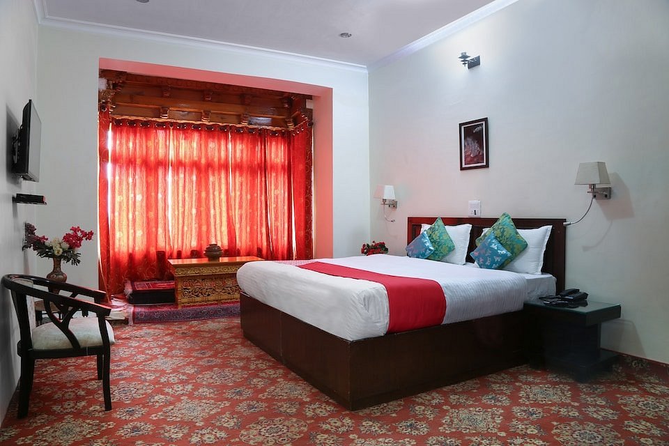 OYO 13223 Hotel Tak, hotel in Leh