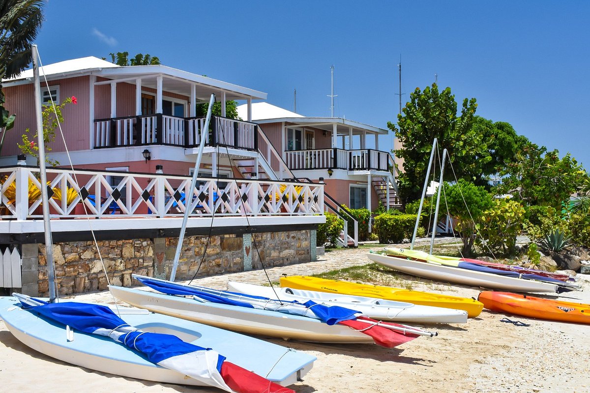 catamaran hotel 1