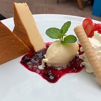 TARTA DE QUESO CON FRUTOS ROJOS