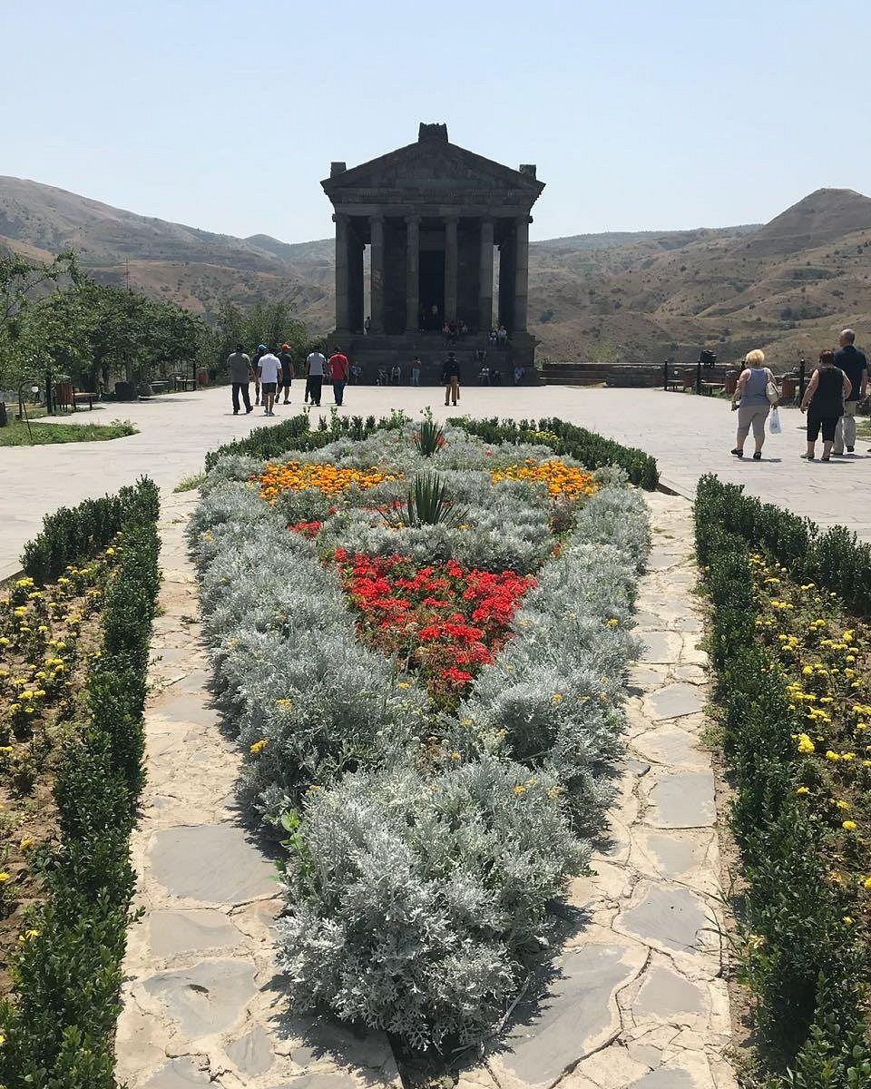 Traveling armenia. Ереван. Трипадвизор Ереван. Mood Zone Ереван.