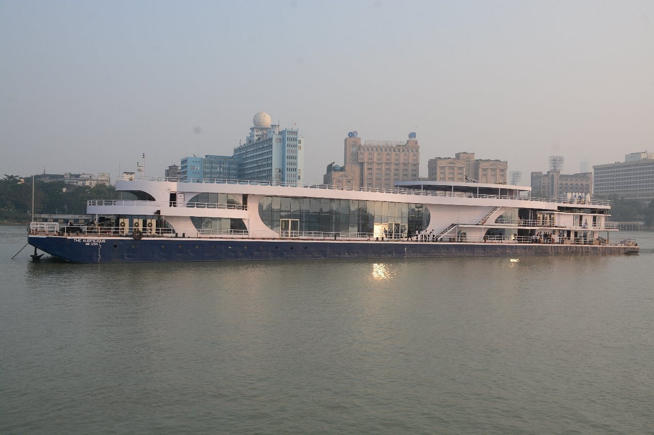 luxury cruise kolkata