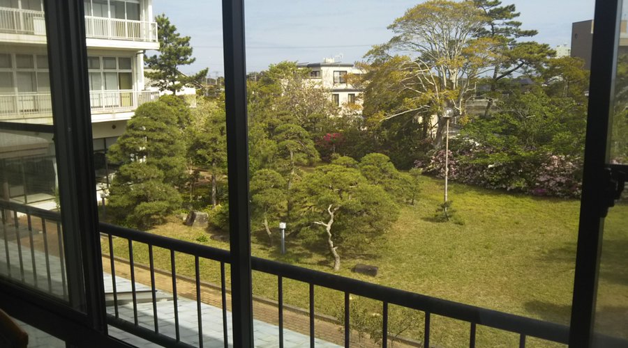部屋から見た中庭