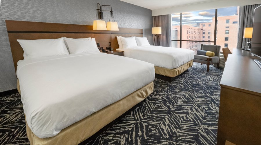 2 Queen Beds Room