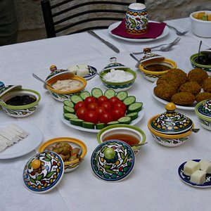 Petit déjeuner palestinien, vue partielle ( inclus dans le prix de la chambre)
