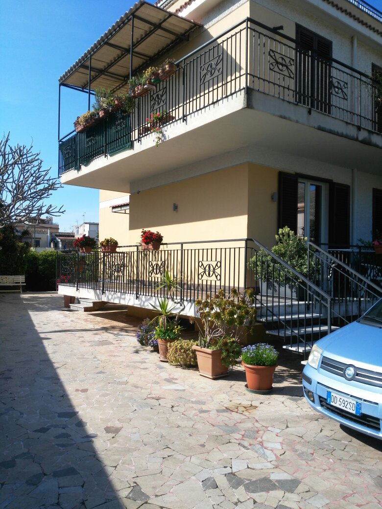 B&B L' OFFICINA DI AP­OLLO - Prices & Reviews (Mondello, Italy)