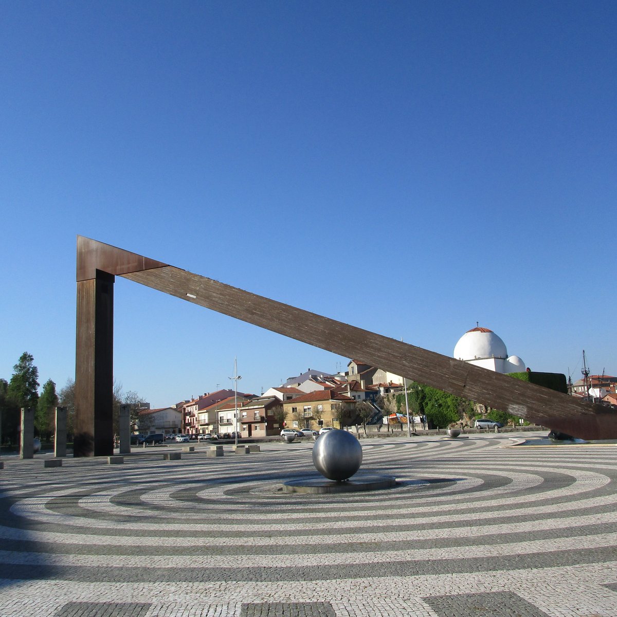 O jogo de damas na Praça da Alfândega