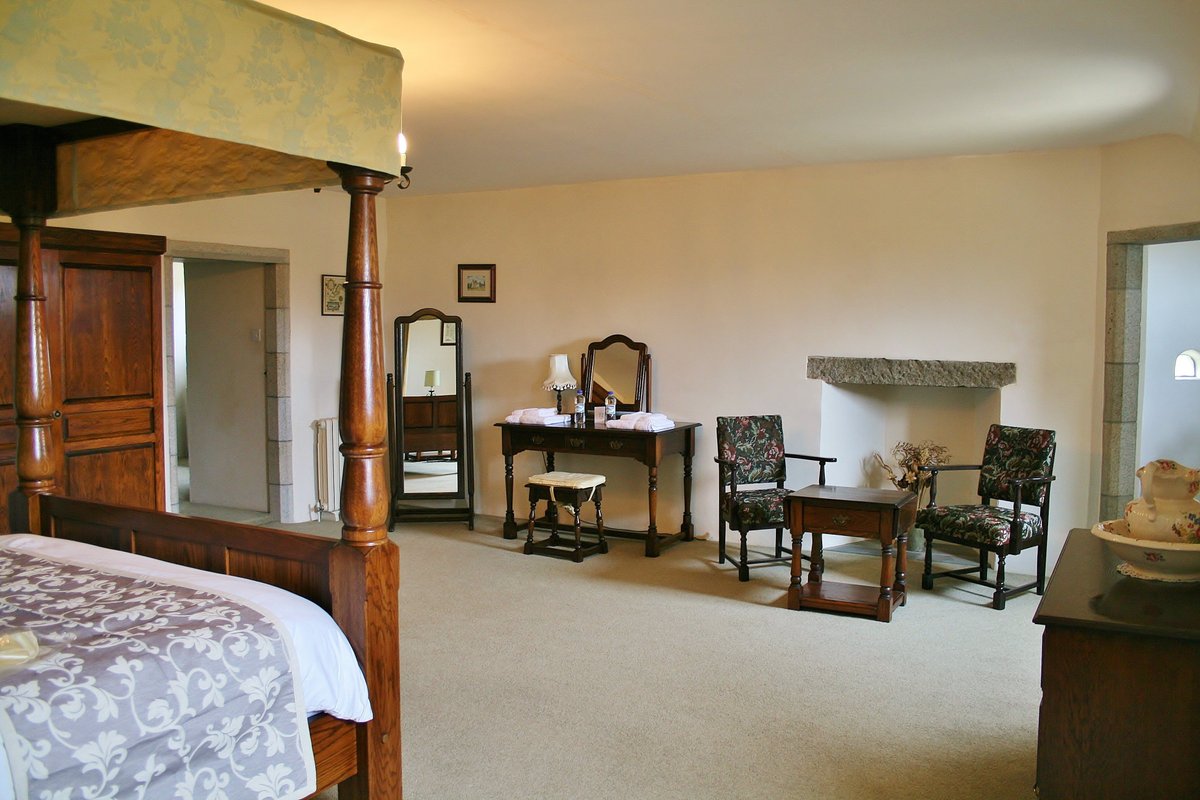 Leslie Castle Guest House Hiking: Pictures & Reviews - Tripadvisor