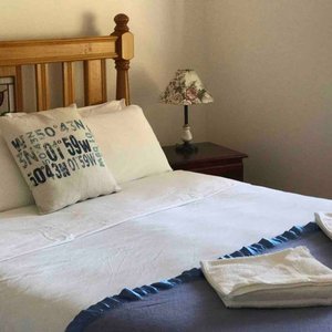 Rosebower Cottage - main bedroom