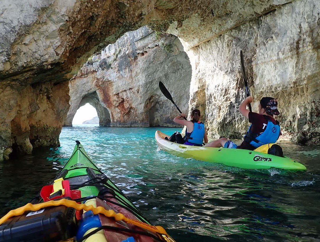 sea kayaking tours zakynthos