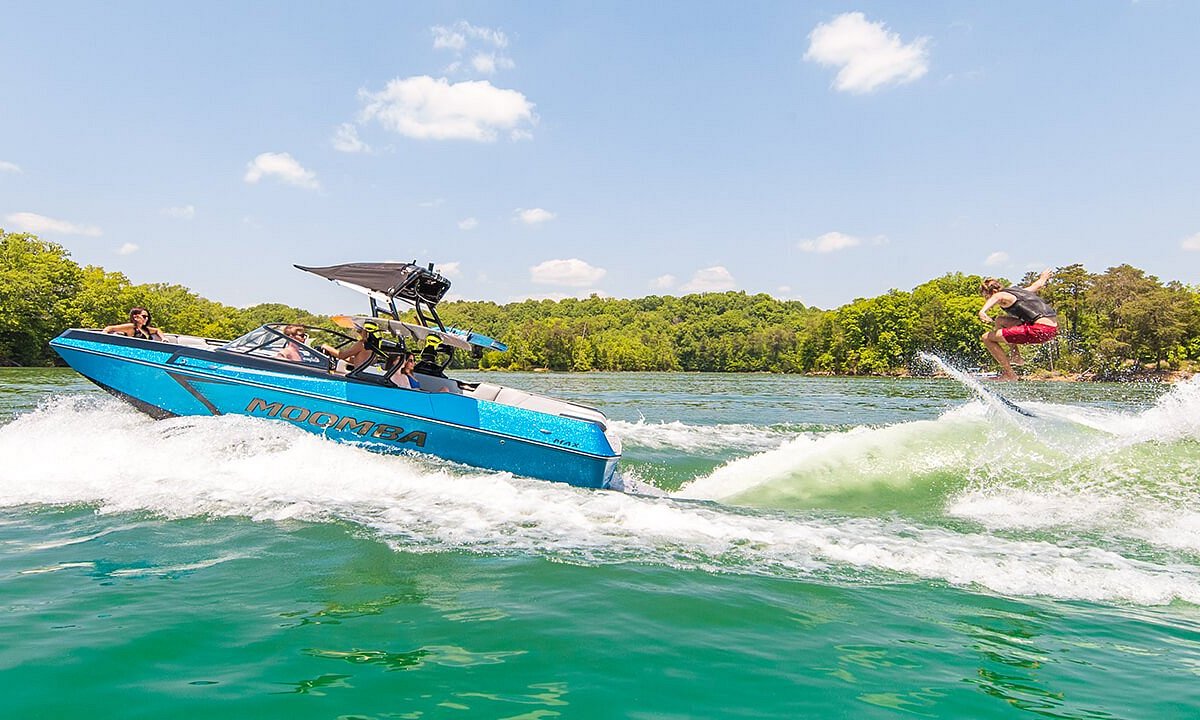 How to do a Wakesurfing 360 — CAPTAIN WATERSPORTS