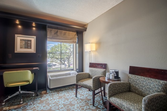 Hampton Inn Biloxi Parking: Pictures & Reviews - Tripadvisor