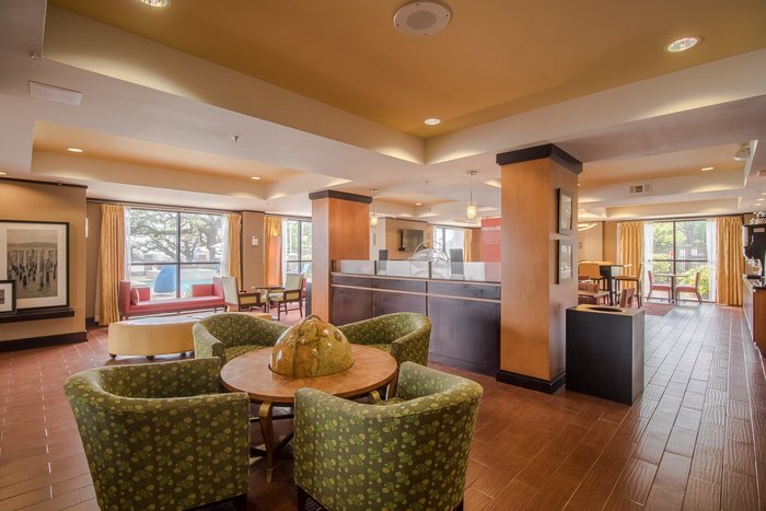 Hampton Inn Biloxi Parking: Pictures & Reviews - Tripadvisor