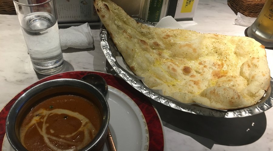 Butter chicken and garlic naan bread