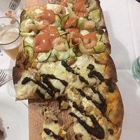 Pizza con tartufo e pizza con gamberetti e zucchine