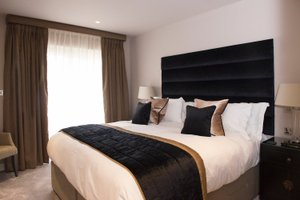 Room & Suite